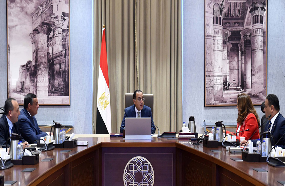 رئيس الوزراء يُتابع موقف المشروعات الجاري تنفيذها بمحافظة دمياط 