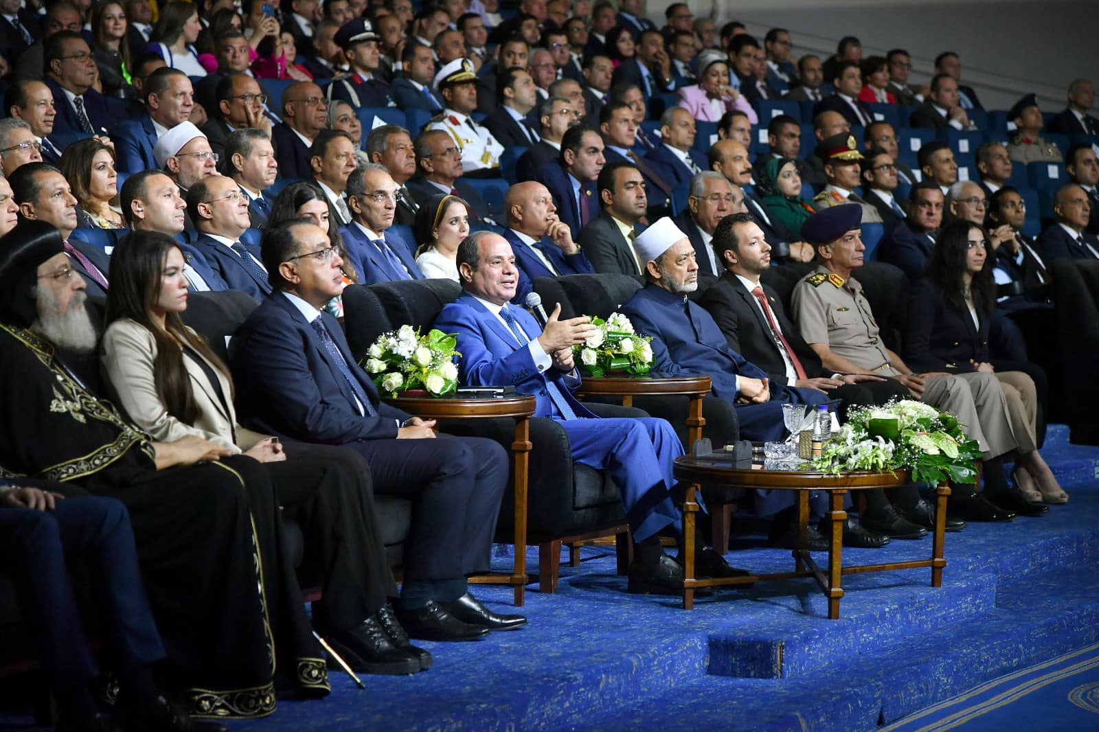 مجلس الوزراء يعدّ كتابين يلخصان مسيرة التنمية في مصر خلال 9 سنوات