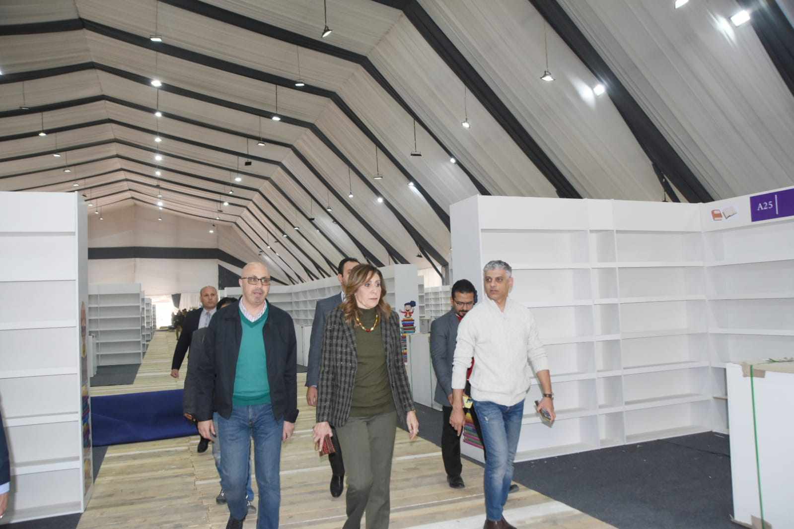 وزيرة الثقافة تتفقد تجهيزات معرض القاهرة الدُولي للكتاب 