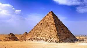   الهرم الثالث يعود لسابق مجده تاريخ الملك منكاورع ونهاية عصر بناة الأهرام| صور 
