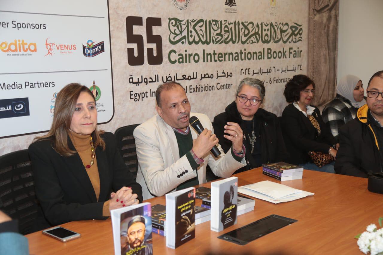 وزيرة الثقافة تشهد توقيع كتاب مختارات قصصية من حول العالم لشباب المترجمين 