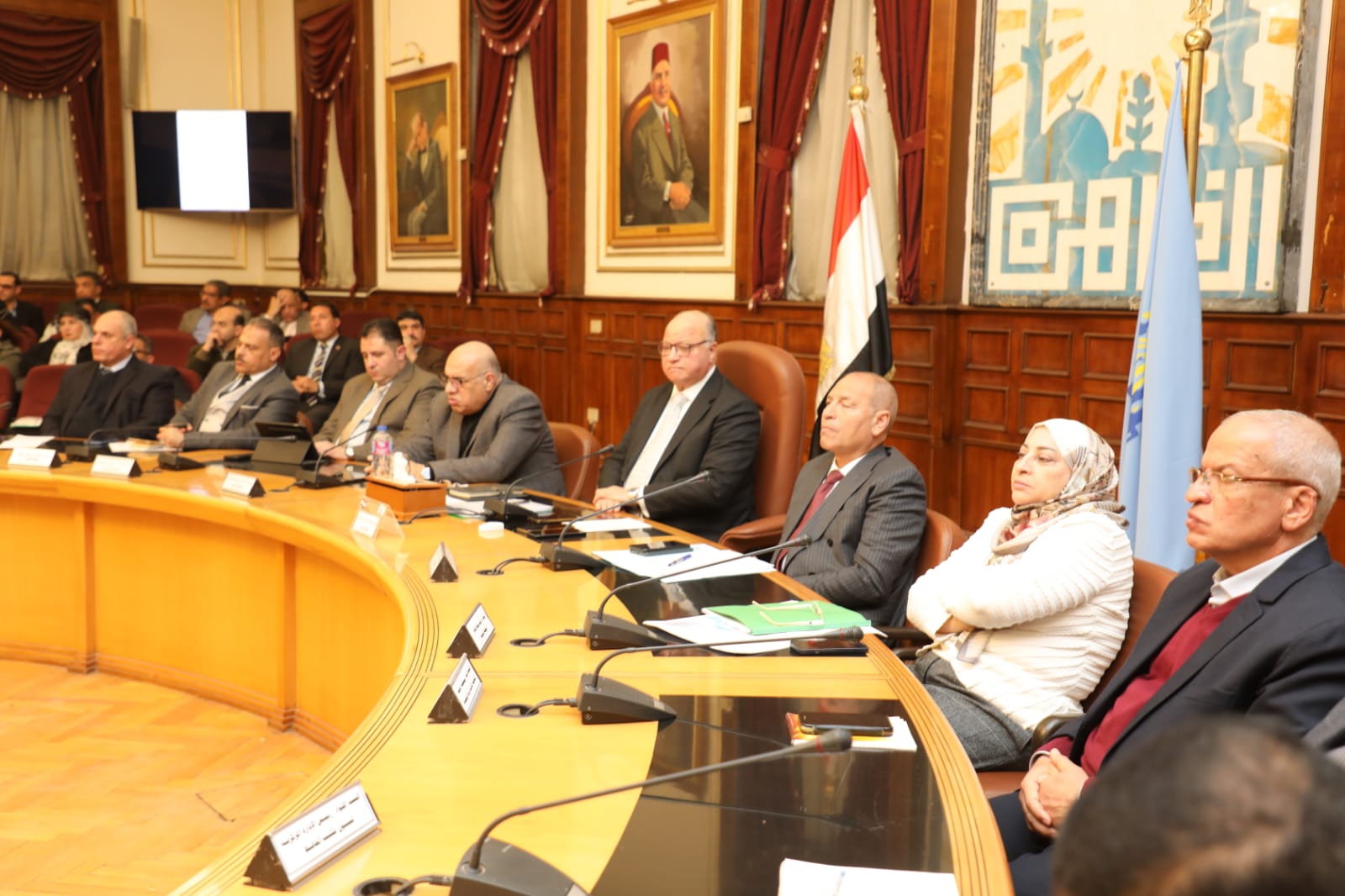 محافظ القاهرة يُشدد على تقديم التيسيرات للمتقدمين للحصول على تراخيص للمحال | صور 