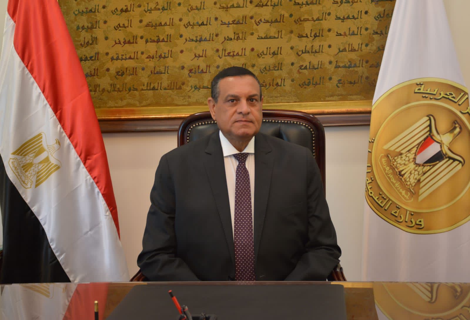 وزير التنمية المحلية ومحافظ جنوب سيناء يتفقدان سيارة المركز التكنولوجي المتنقلة لتقديم الخدمات للمواطنين