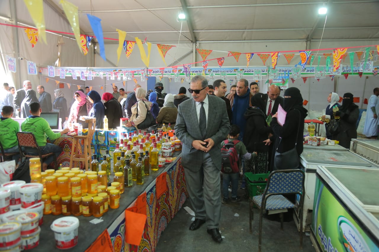 محافظ كفرالشيخ يتفقد معارض"أهلًا رمضان" للتأكد من توافر جميع أنواع السلع |صور 