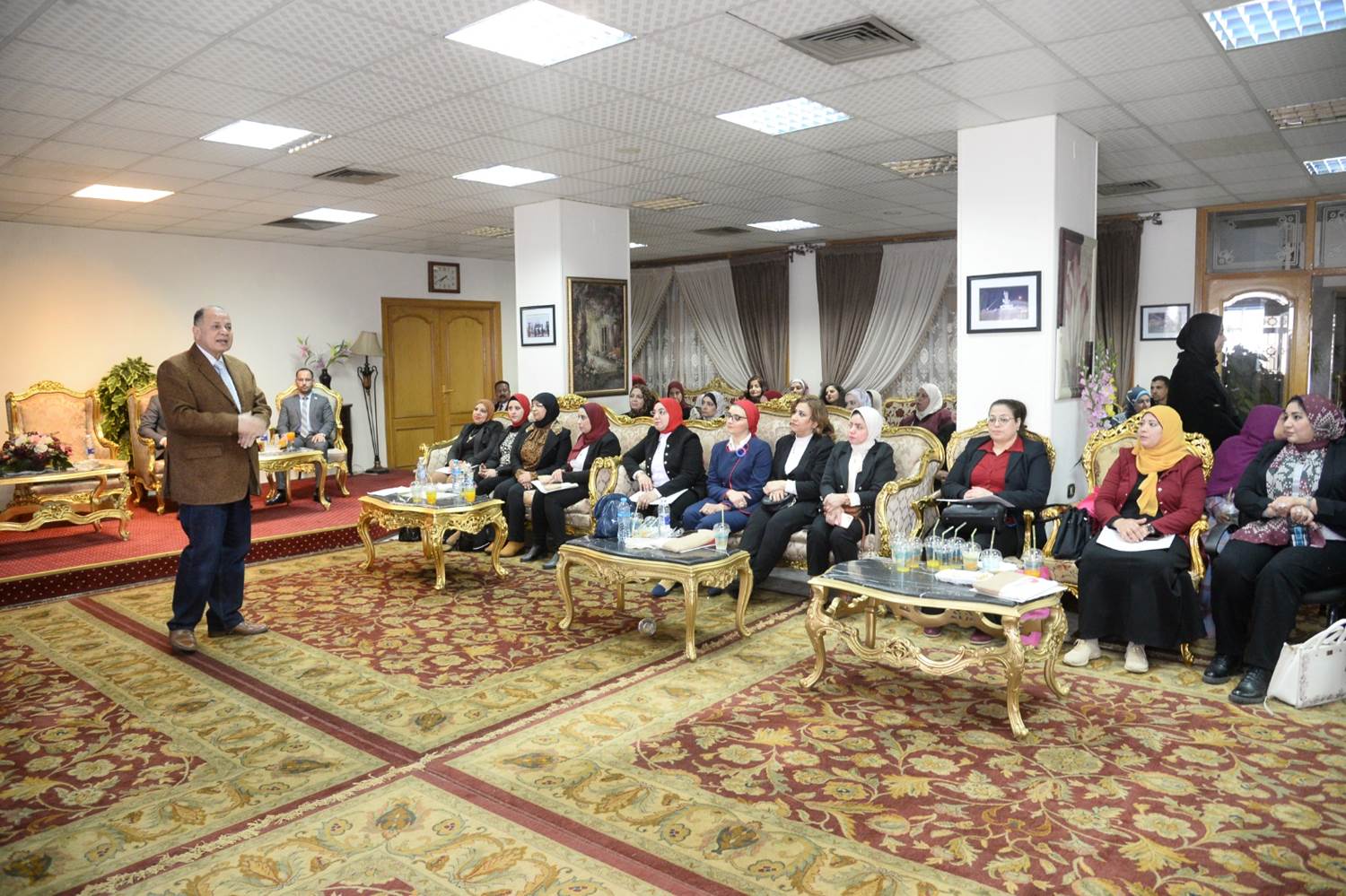 محافظ أسيوط يشهد ختام أعمال الدفعة الثانية من برنامج «المرأة تقود في المحافظات المصرية» ويسلم الشهادات |صور