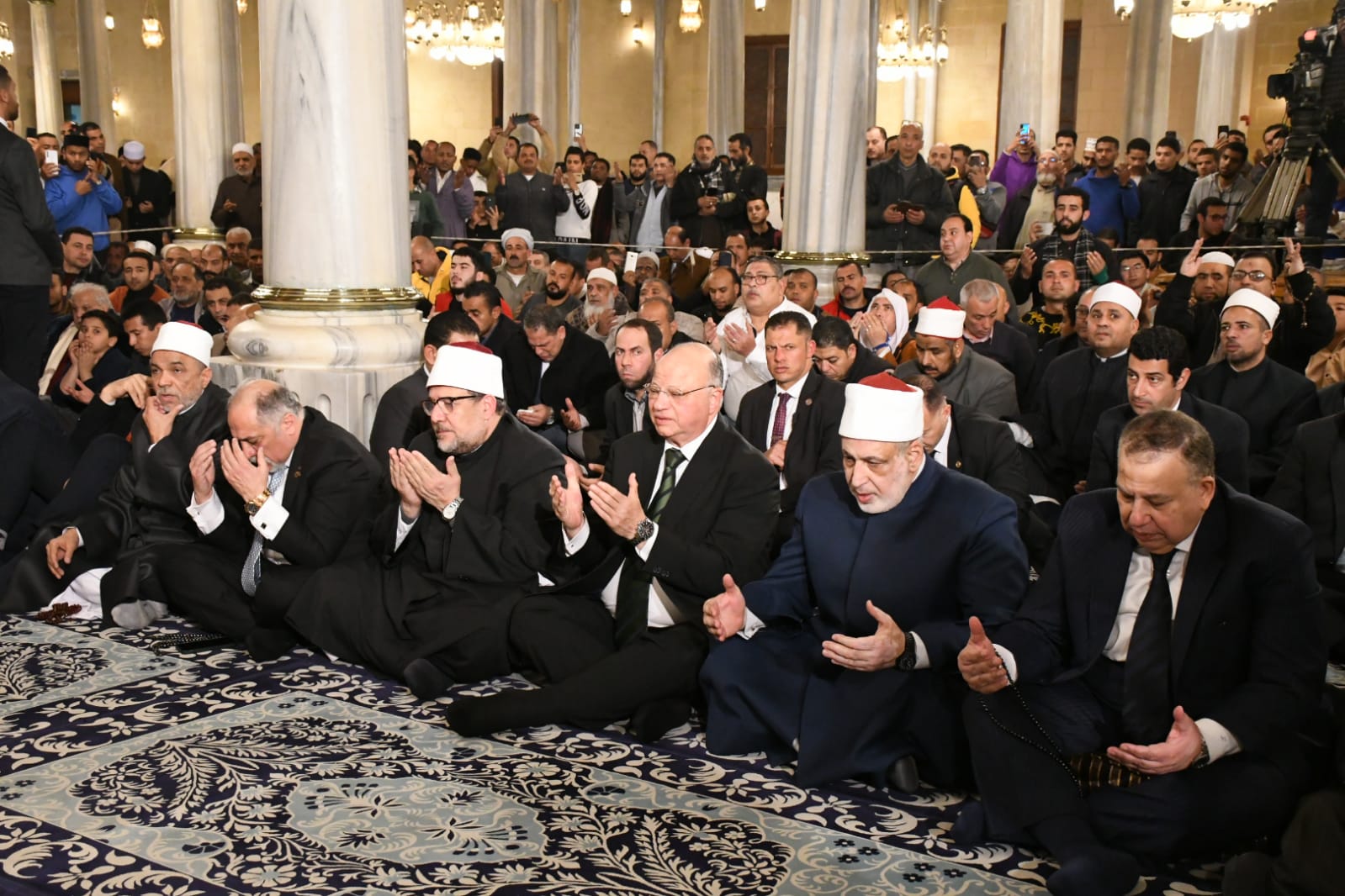 وزير الأوقاف يشهد الاحتفال بليلة النصف من شعبان بمسجد الإمام الحسين بالقاهرة |صور