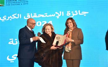  وزيرة الثقافة تشهد حفل توزيع جوائز مؤسسة فاروق حسني وتسلم جائزة الاستحقاق الكبرى للكاتبة القديرة سناء البيسي
