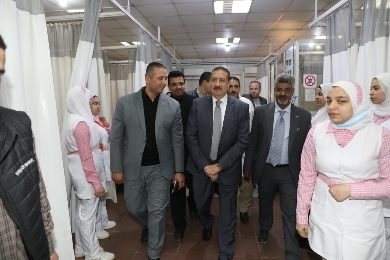 محافظ المنوفية ينقل مدير مستشفى سرس الليان ويُحيل 23 من العاملين للتحقيق | صور