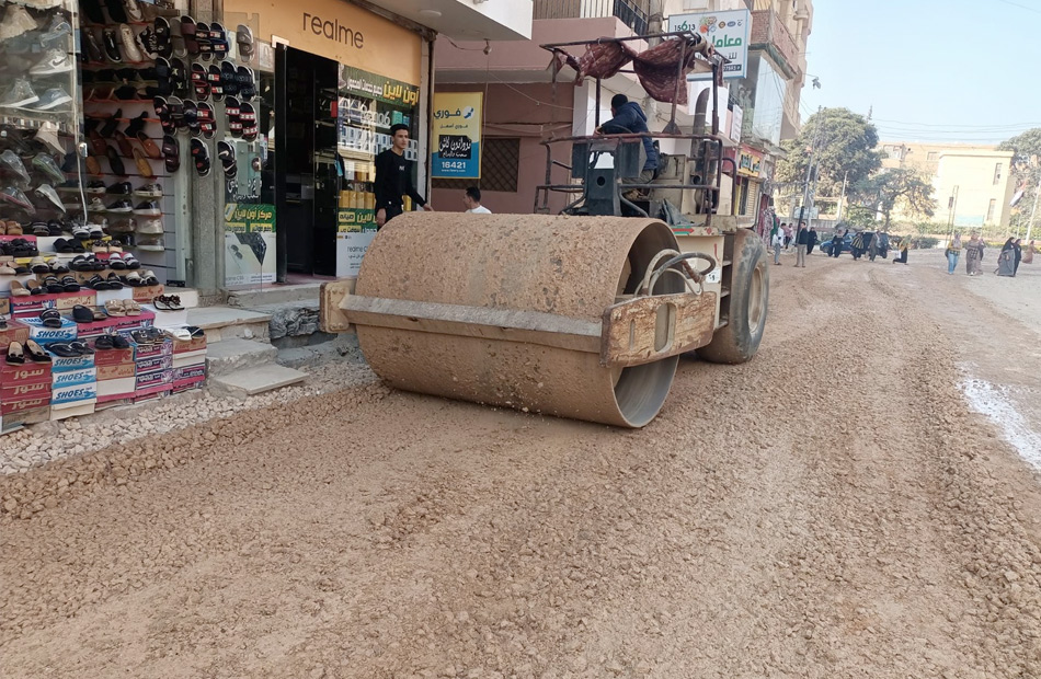 محافظ الغربية يتابع أعمال رصف شارع بورسعيد في السنطة| صور