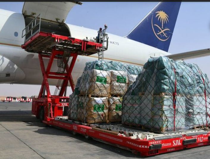 وصول طائرة المساعدات السعودية الـ11 لإغاثة الشعب الأوكراني إلى مطار زوسوف البولندي