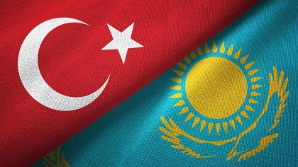 تركيا وكازاخستان تبحثان تطوير العلاقات الثقافية والإنسانية على هامش منتدى أنطاليا الدبلوماسي