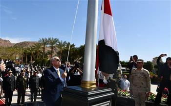   ذكرى-تحرير-طابا-محافظ-جنوب-سيناء-يرفع-العلم-المصري-بمناسبة-العيد-القومي-الـ-للمحافظة
