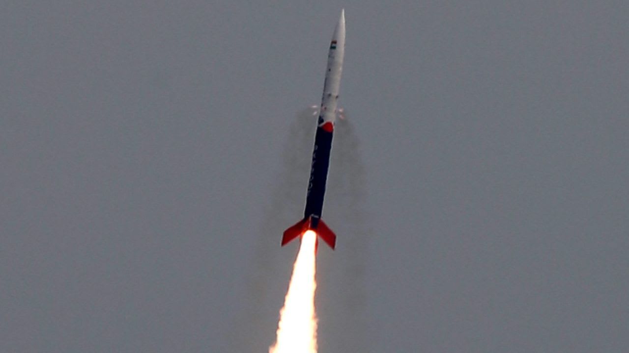 رئيس وزراء الهند يعلن نجاح إطلاق أول صاروخ متعدد الرؤوس الحربية - بوابة الأهرام