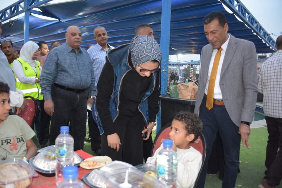 نائب محافظ الوادي تشارك ذوي الاحتياجات الخاصة بالخارجة الإفطار الرمضاني   صور - بوابة الأهرام