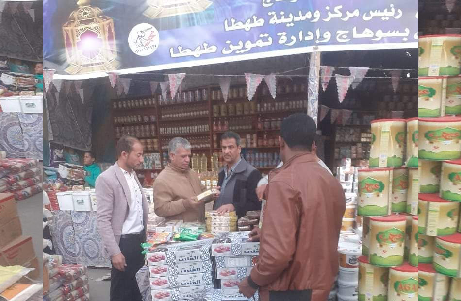 حملات مكثفة لرفع الإشغالات وضبط الأسواق في مدينة طهطا بسوهاج| صور