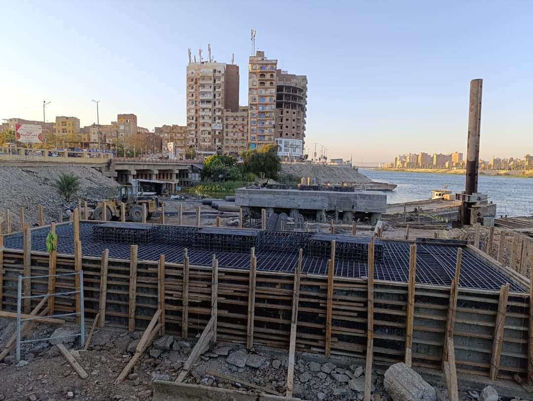 تعرف على مشروع تطوير الكورنيش الغربي في سوهاج ضمن مشروعات برنامج التنمية المحلية بصعيد مصر | صور 