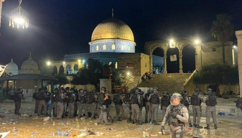قوات الاحتلال تقتحم المسجد الأقصى وتُخلي المعتكفين بالقوة