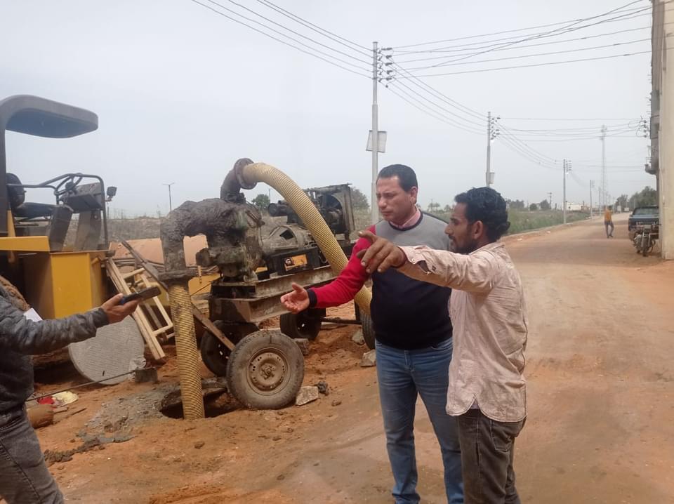 جهود لإصلاح انسداد بخطوط الصرف الصحي بالصبرية مركز شربين 