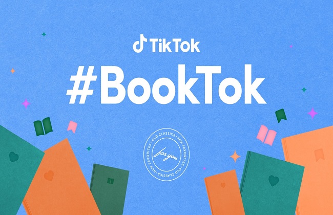 مجتمع «BookTok» يشهد إقبالًا واسعًا من محبي القراءة لمشاركة كتبهم المفضلة