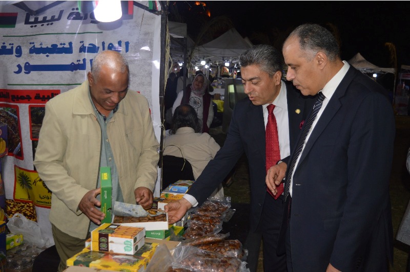 الزراعة: إقبال كبير من المواطنين على المهرجان الرابع للتمور لشراء احتياجات شهر رمضان | صور 