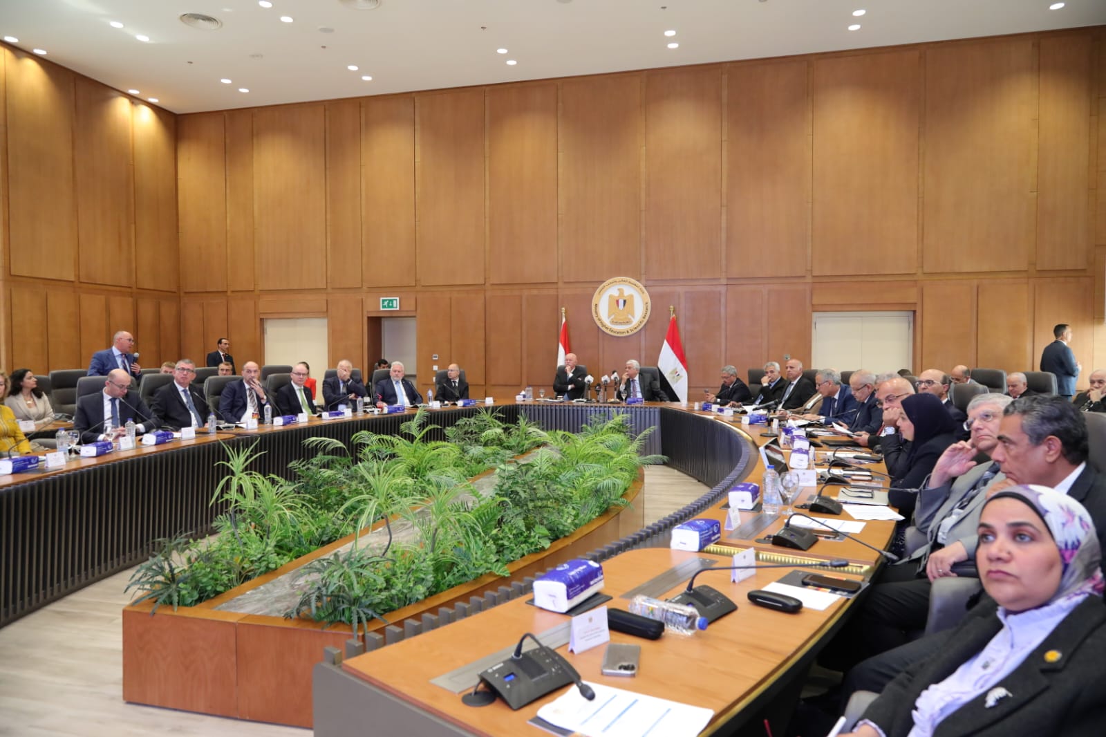 وزيرا التعليم العالي والابتكار المجري يفتتحان جلسة المنتدى الأكاديمي العلمي الأول بين مصر والمجر