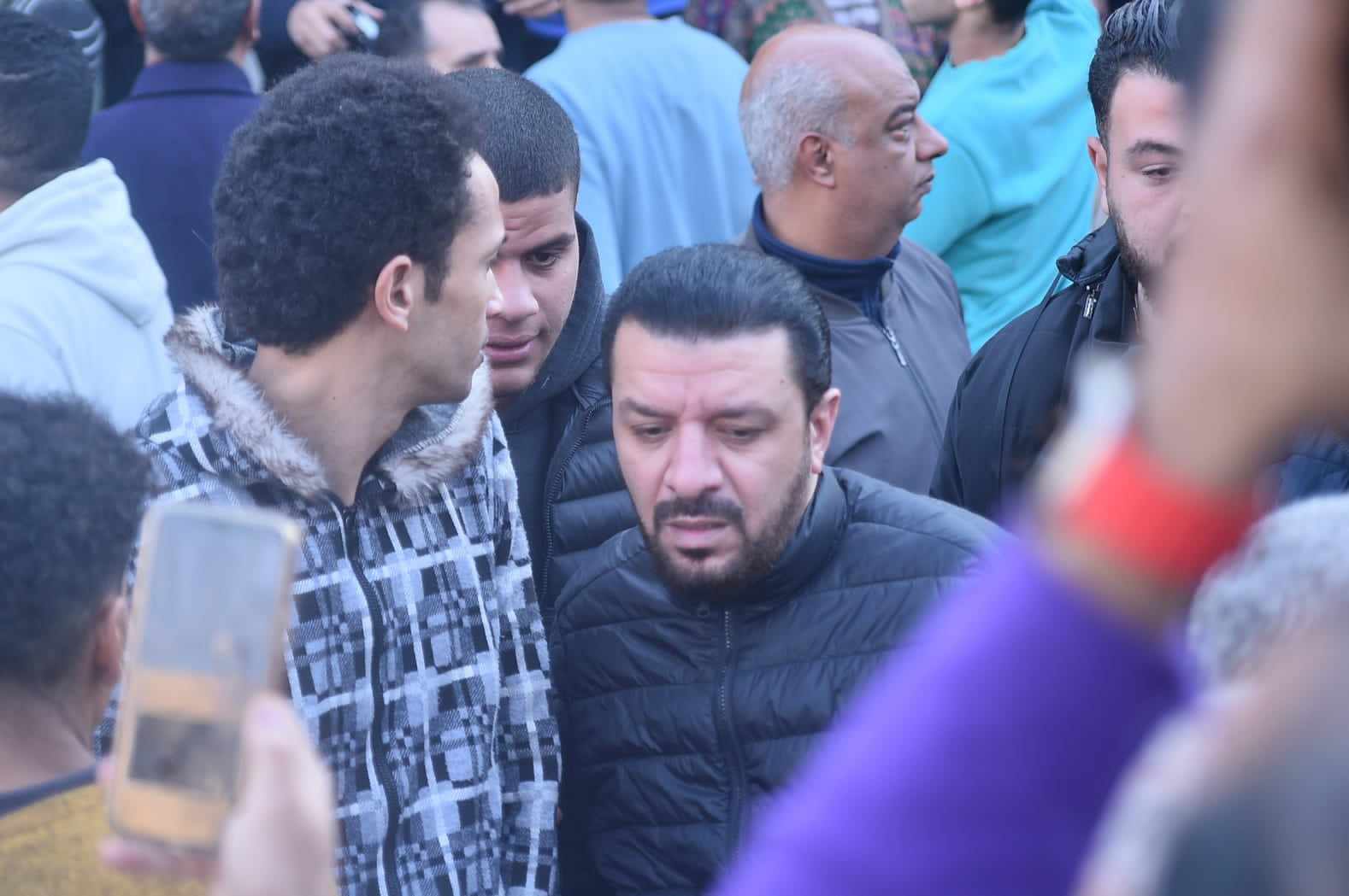  هشام نجل الموسيقار حلمي بكر يؤدي صلاة الجنازة على والده