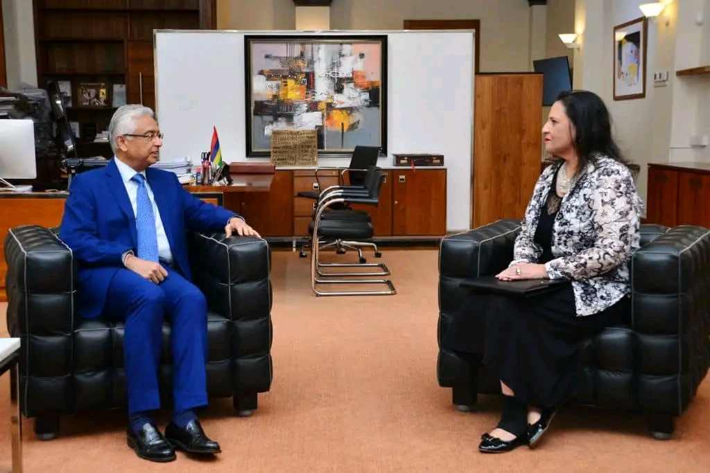 رئيس وزراء موريشيوس يستعرض العلاقات الثنائية مع السفيرة المصرية