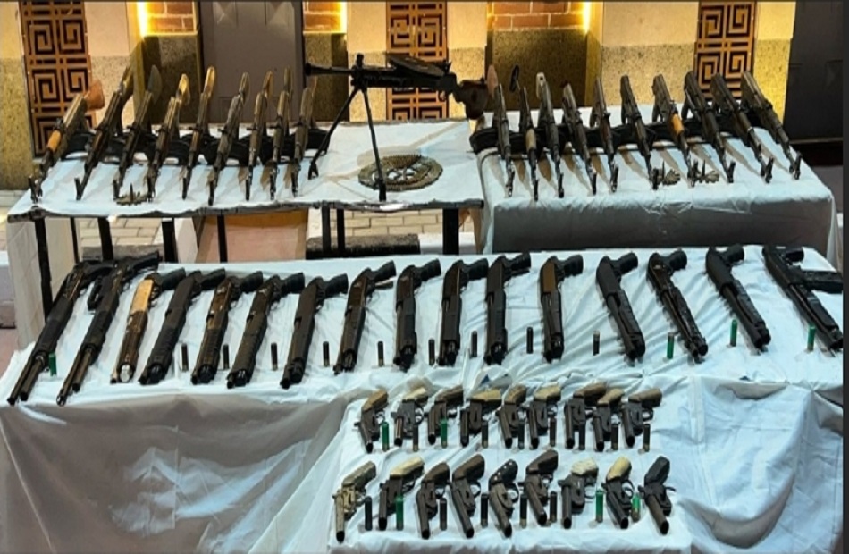 ضبط 53 قطعة سلاح ناري ومواد مخدرة بحوزة 52 عنصر إجرامي بحملة بأسيوط