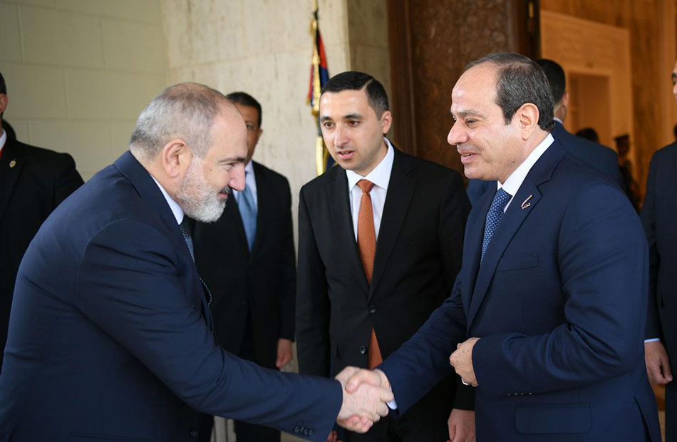 الموقع الرئاسي ينشر فيديو الرئيس السيسي يستقبل رئيس وزراء أرمينيا