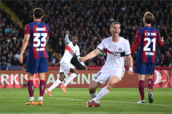 مشاجرة بين لاعبي برشلونة وكيليان مبابي بعد مباراة باريس سان جيرمان
