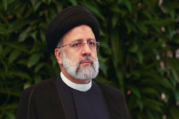 الهلال الأحمر الإيراني ينفي العثور على مروحية الرئيس