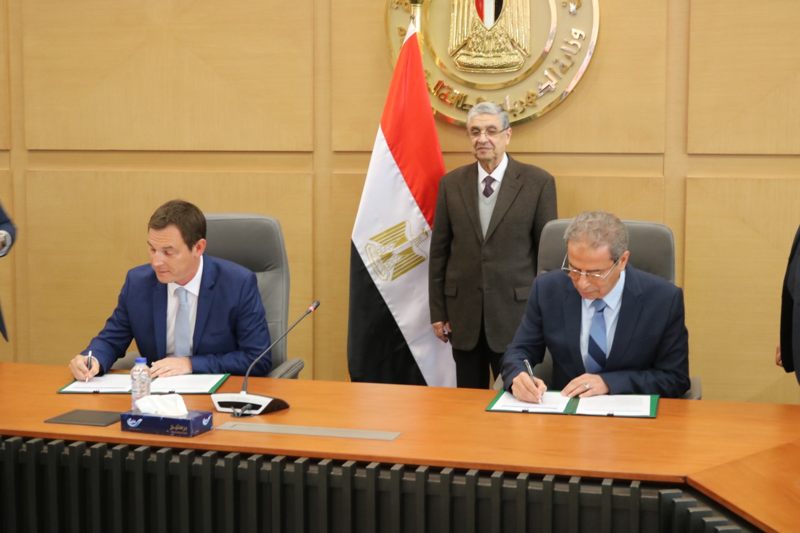 بروتوكول تعاون بين القابضة لكهرباء مصر وشركة شنايدر اليكتريك