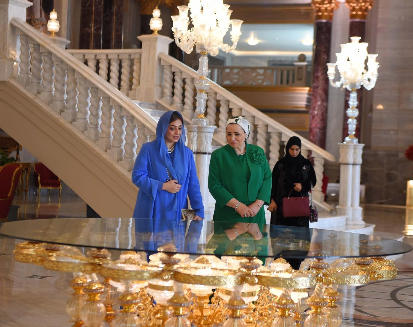  السيدة انتصار السيسي و حرم سلطان عمان خلال زيارتهم العاصمة الادارية