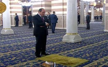   الرئيس-السيسي-يؤدي-صلاة-تحية-المسجد-بمسجد-السيدة-زينب-قبيل-افتتاحه