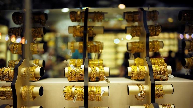 انخفاض أسعار الذهب اليوم الإثنين في مصر.. عيار 21 الآن يخسر 25 جنيهًا.. عاجل 