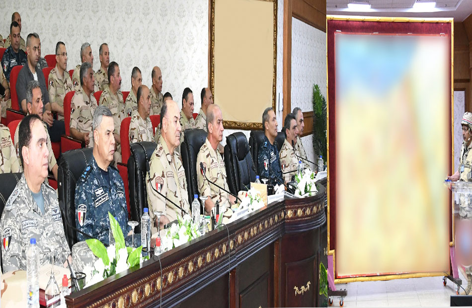 وزير الدفاع يشهد المرحلة الرئيسية لمشروع مراكز القيادة الذى تنفذه إحدى الجبهات الرئيسية بالقوات المسلحة |صور