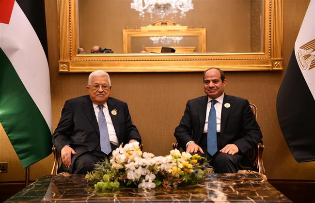الرئيس السيسي يلتقي أبو مازن على هامش أعمال القمة العربية بالبحرين |صور 