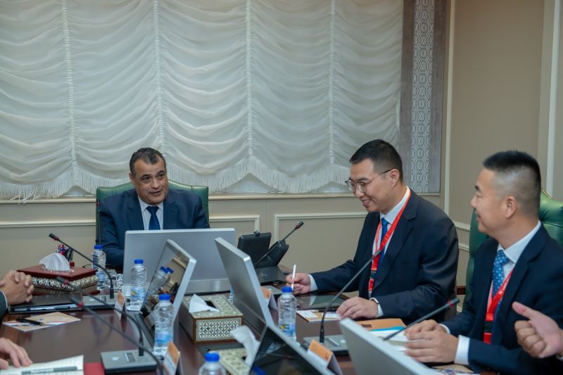 اجتماع المهندس محمد صلاح الدين مصطفى وزير الدولة للإنتاج الحربي، مع ممثلي شركة  FAMSUN  الصينية