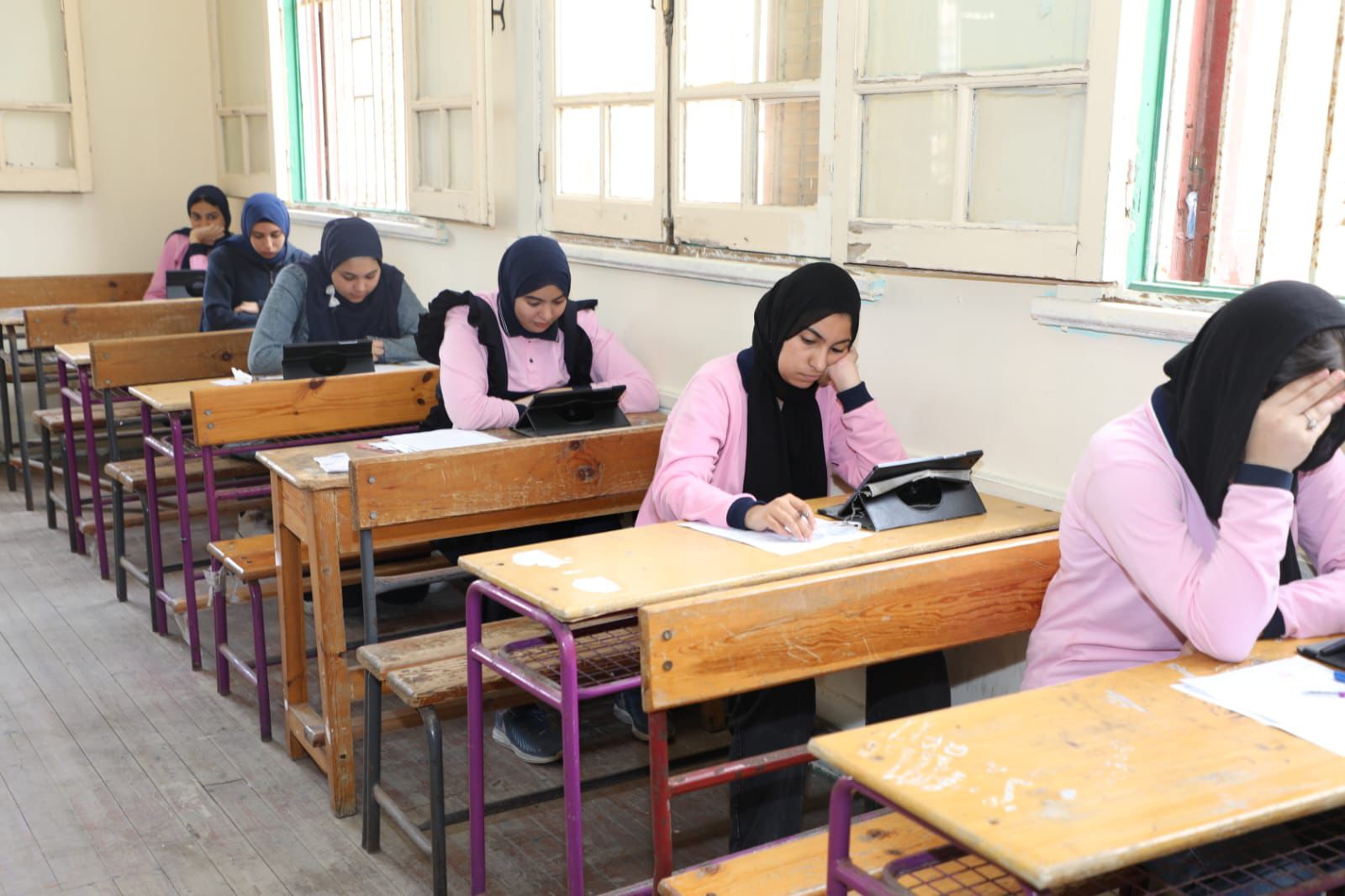 الإمتحانات بمدرسة بورسعيد الثانوية بنات