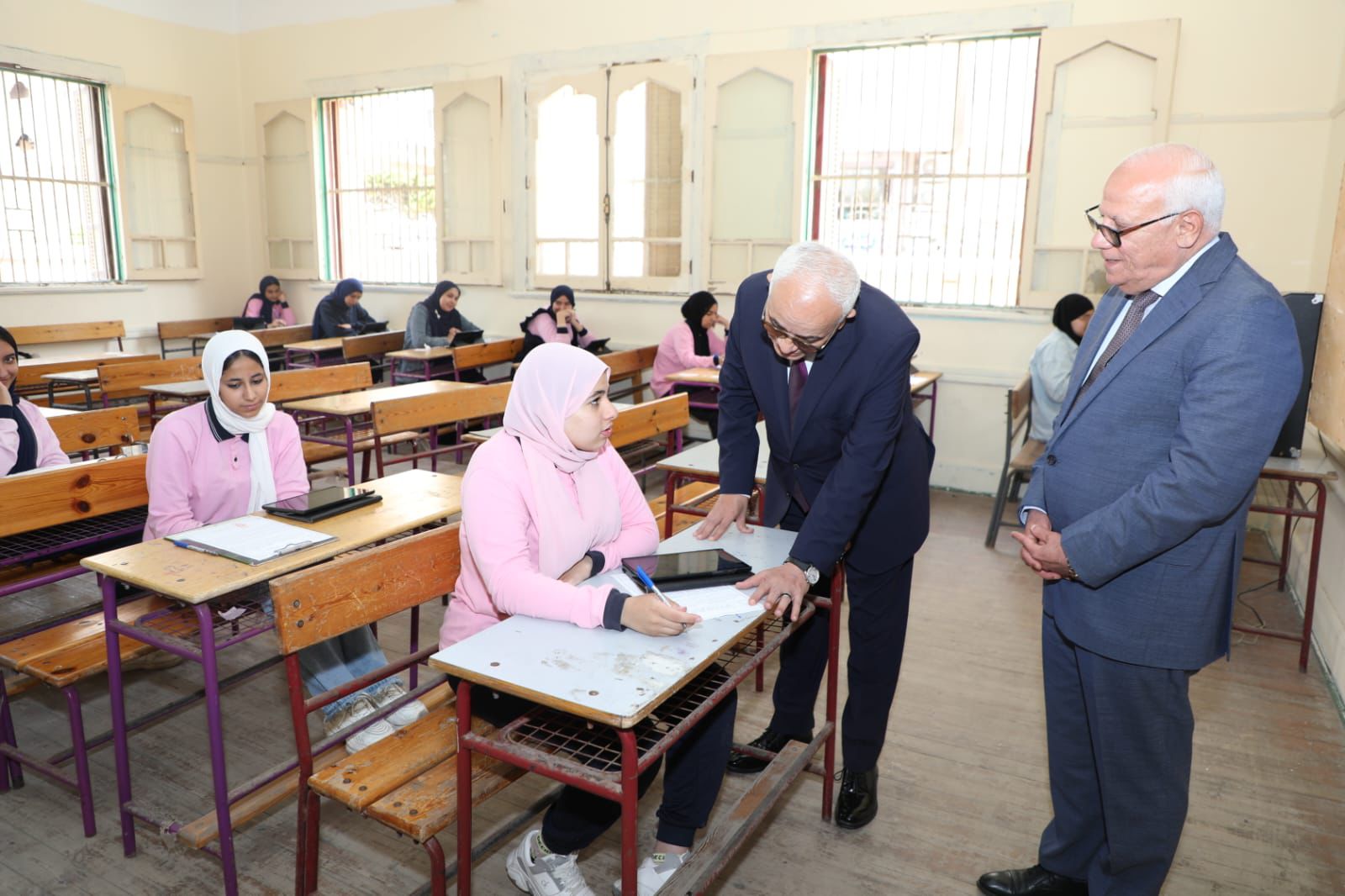 جولة وزير التعليم ومحافظ بورسعيد بمدرسة بورسعيد الثانوية بنات