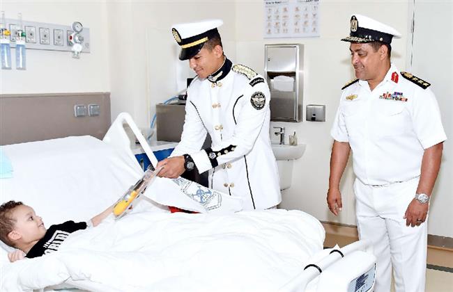 الأكاديمية العسكرية المصرية تنظم زيارة لعدد من طلبة الكلية البحرية لمستشفى أهل مصر لعلاج الحروق