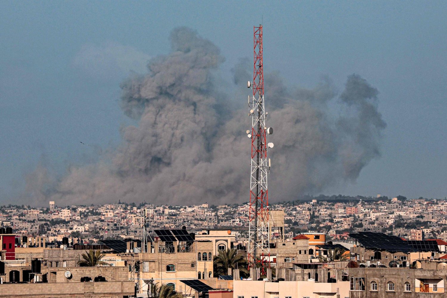 شهيدان في قصف للاحتلال الإسرائيلي وسط رفح جنوب غزة