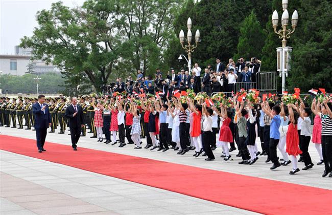 المتحدث الرئاسي ينشر صور استقبال الرئيس السيسي بقصر الشعب الرئاسي ببكين