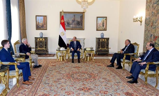 زعيم الأقلية بمجلس الشيوخ الأمريكي يُشيد بالدور المصري المحوري والأساسي لدعم الأمن والاستقرار في المنطقة