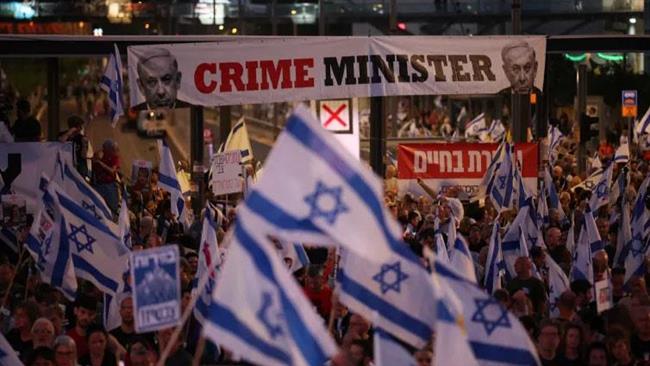 مظاهرات حاشدة لعائلات المحتجزين أمام مقر إقامة  بلينكن  في تل أبيب للمطالبة بصفقة تبادل