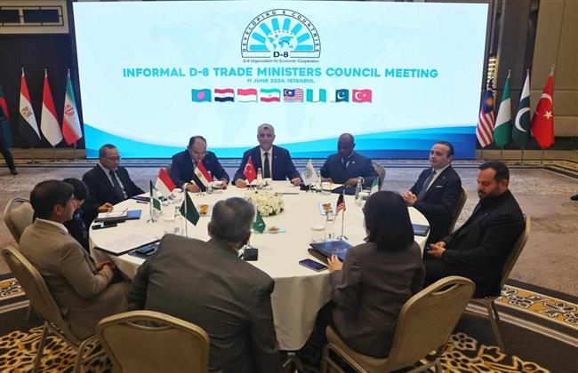 وزير الصناعة يترأس أعمال الاجتماع غير الرسمي لوزراء تجارة مجموعة دول الثماني النامية الإسلامية بإسطنبول