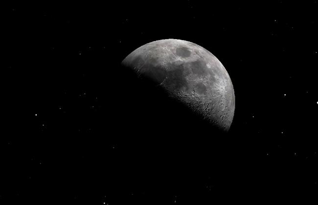 في ليلة تأهب الحجيج لصعود عرفات شاهدوا القمر في التربيع الأول 