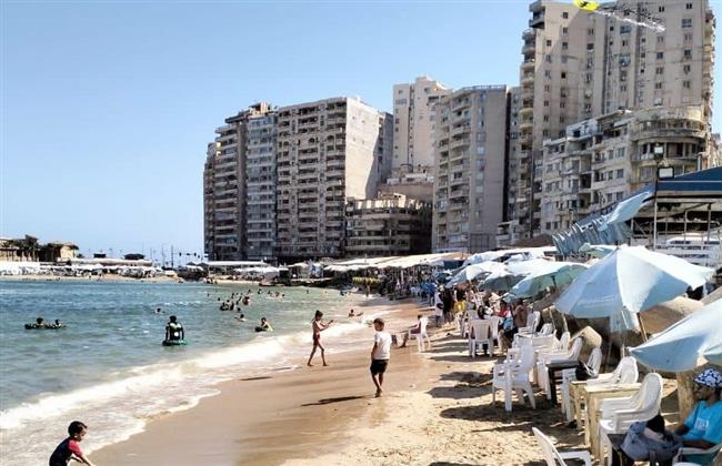 رايات خضراء وصفراء تعرف على حالة شواطئ الإسكندرية اليوم الجمعة| صور