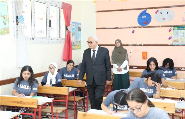 وزير التعليم إحالة الغشاشين ومراقبيهم في امتحانات الثانوية إلى النيابة العامة| صور