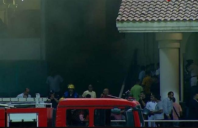 محاولات للسيطرة على حريق اندلع في إستاد الإسكندرية